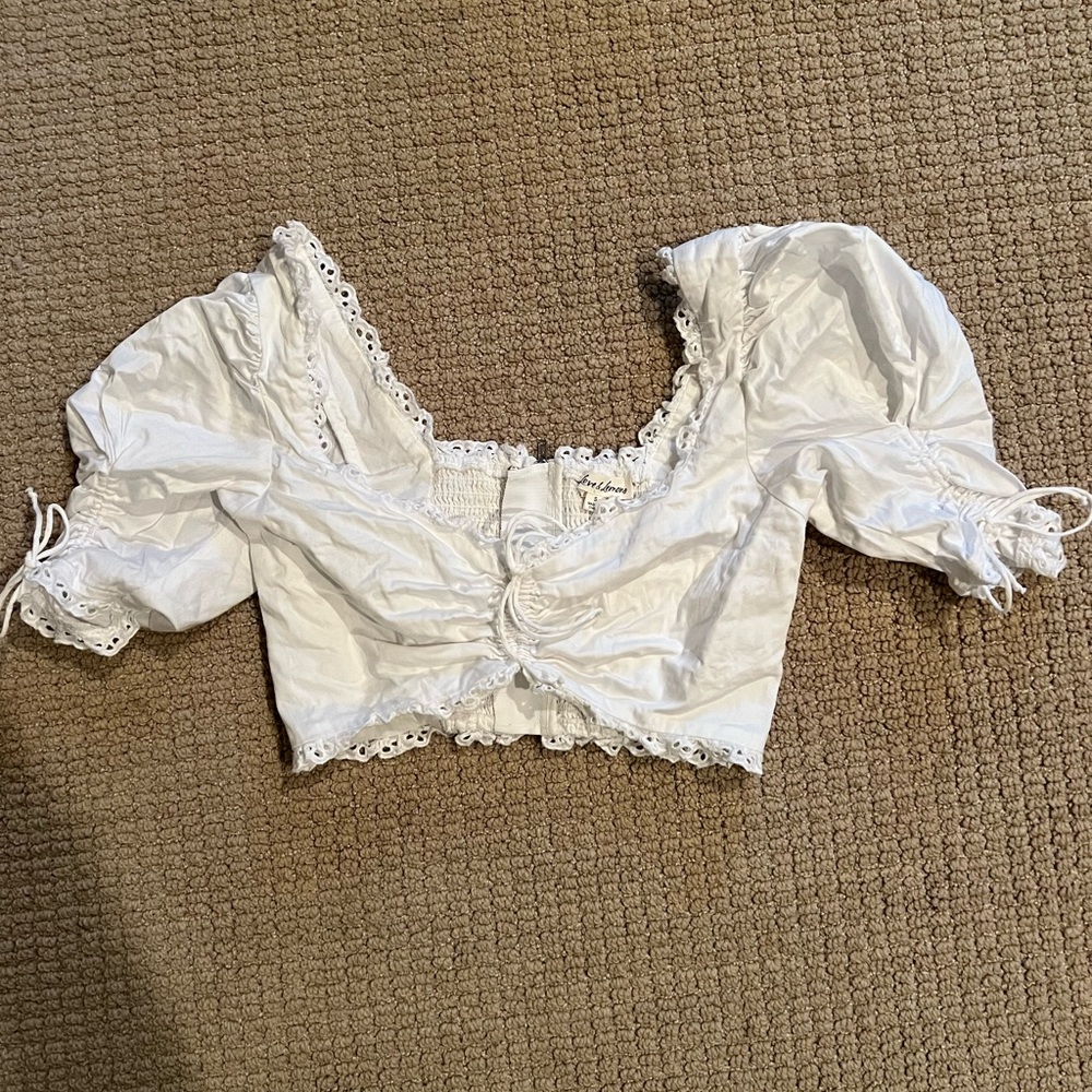 NWOT for love and lemons white crop top size small!